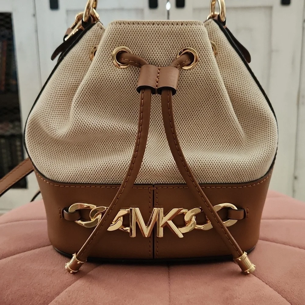 Michael Kors purse - Picture 3 of 6